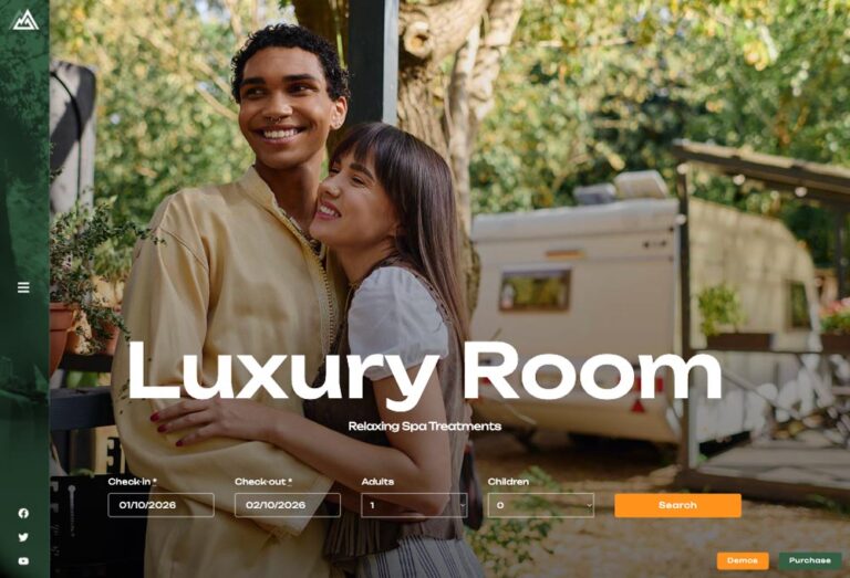 Pareja disfrutando de un momento romántico en un entorno natural.